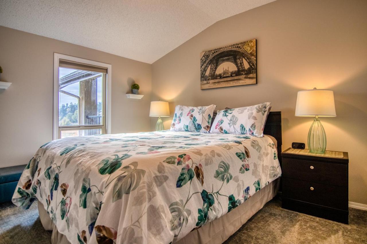 Mountain Getaway Condo - 5 Min Walk To The Beach! Invermere Extérieur photo