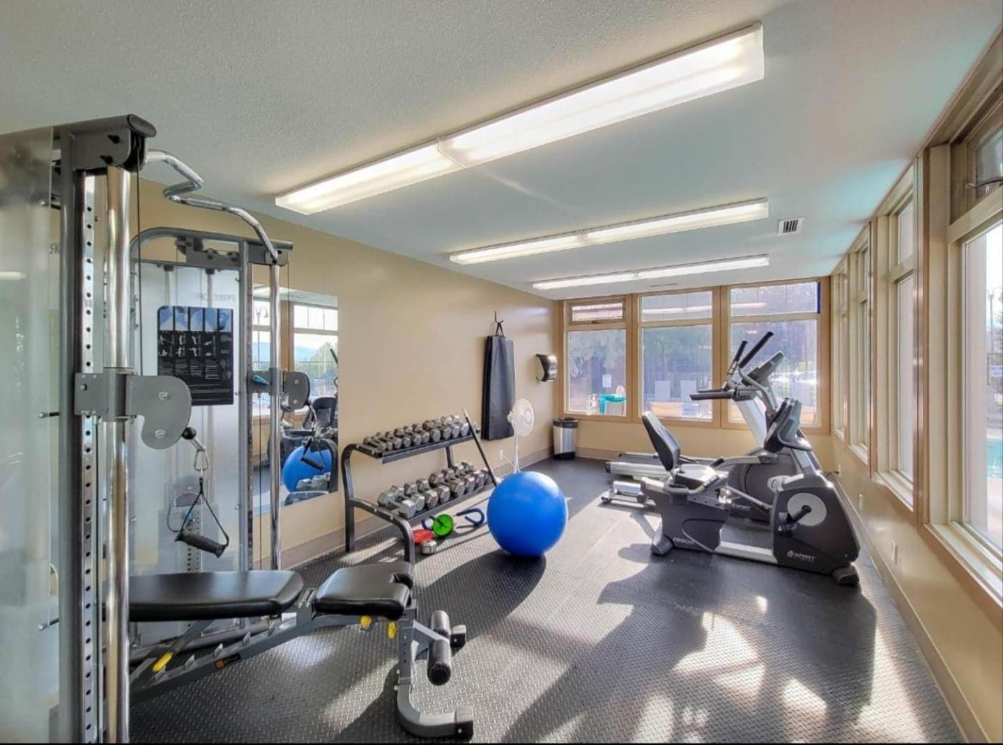 Mountain Getaway Condo - 5 Min Walk To The Beach! Invermere Extérieur photo