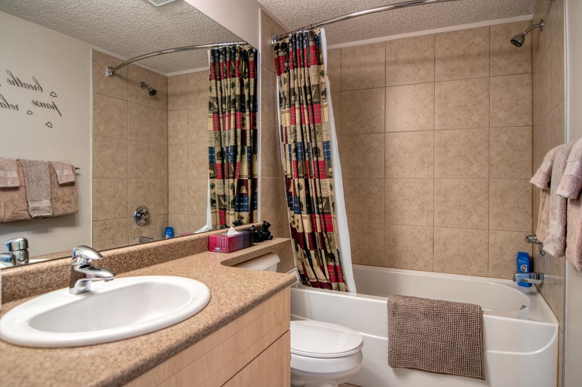 Mountain Getaway Condo - 5 Min Walk To The Beach! Invermere Extérieur photo